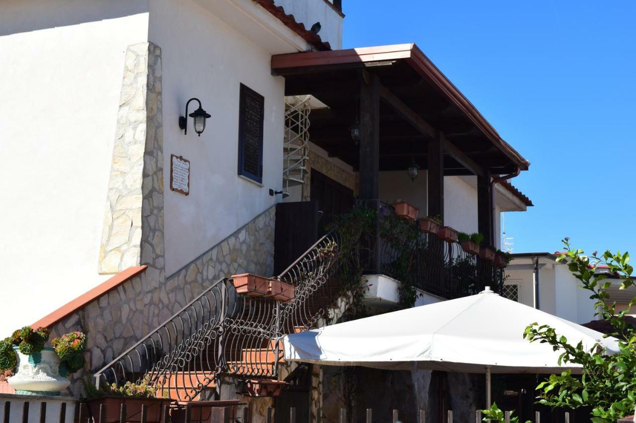 Bed &Breakfast Pinetamare Bed & Breakfast กัสเตลโวลตูร์โน ภายนอก รูปภาพ