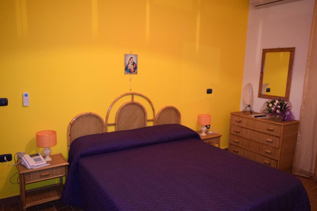 Bed &Breakfast Pinetamare Bed & Breakfast กัสเตลโวลตูร์โน ภายนอก รูปภาพ