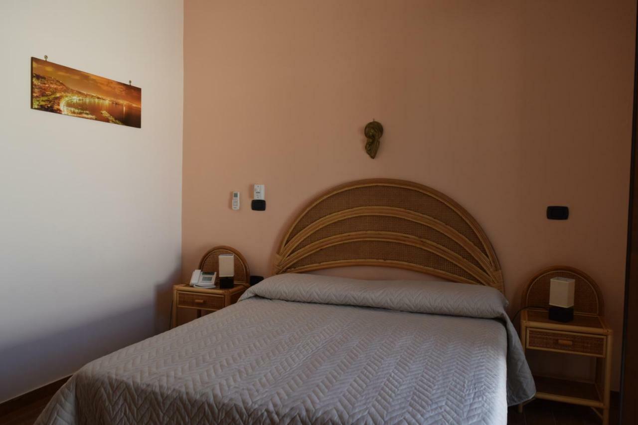 Bed &Breakfast Pinetamare Bed & Breakfast กัสเตลโวลตูร์โน ภายนอก รูปภาพ