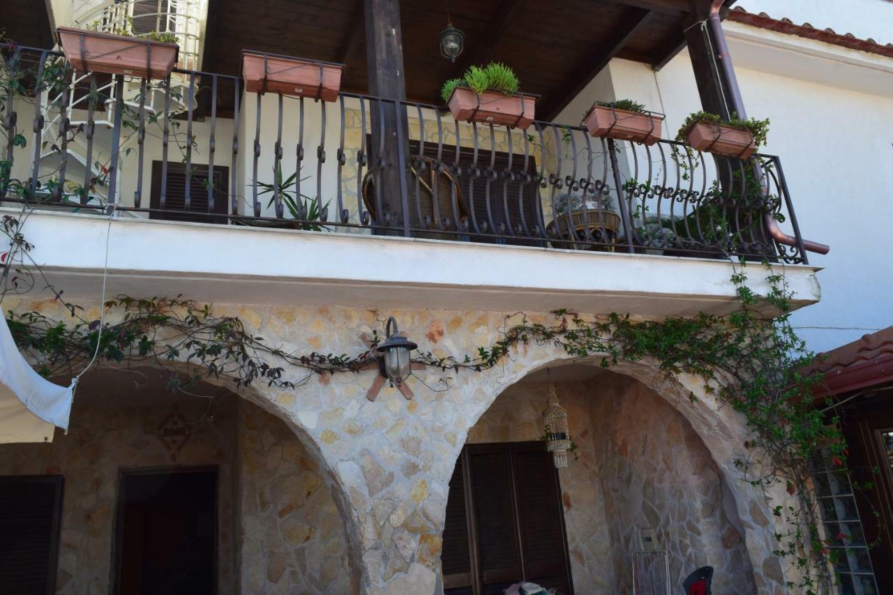 Bed &Breakfast Pinetamare Bed & Breakfast กัสเตลโวลตูร์โน ภายนอก รูปภาพ